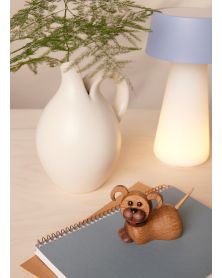 Coco Lying puppy, figurine en bois par Chresten Sommer, Spring Copenhagen