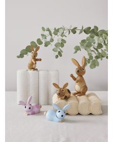 Bounce Standing baby rabbit, figurine en bois par Chresten Sommer, Spring Copenhagen