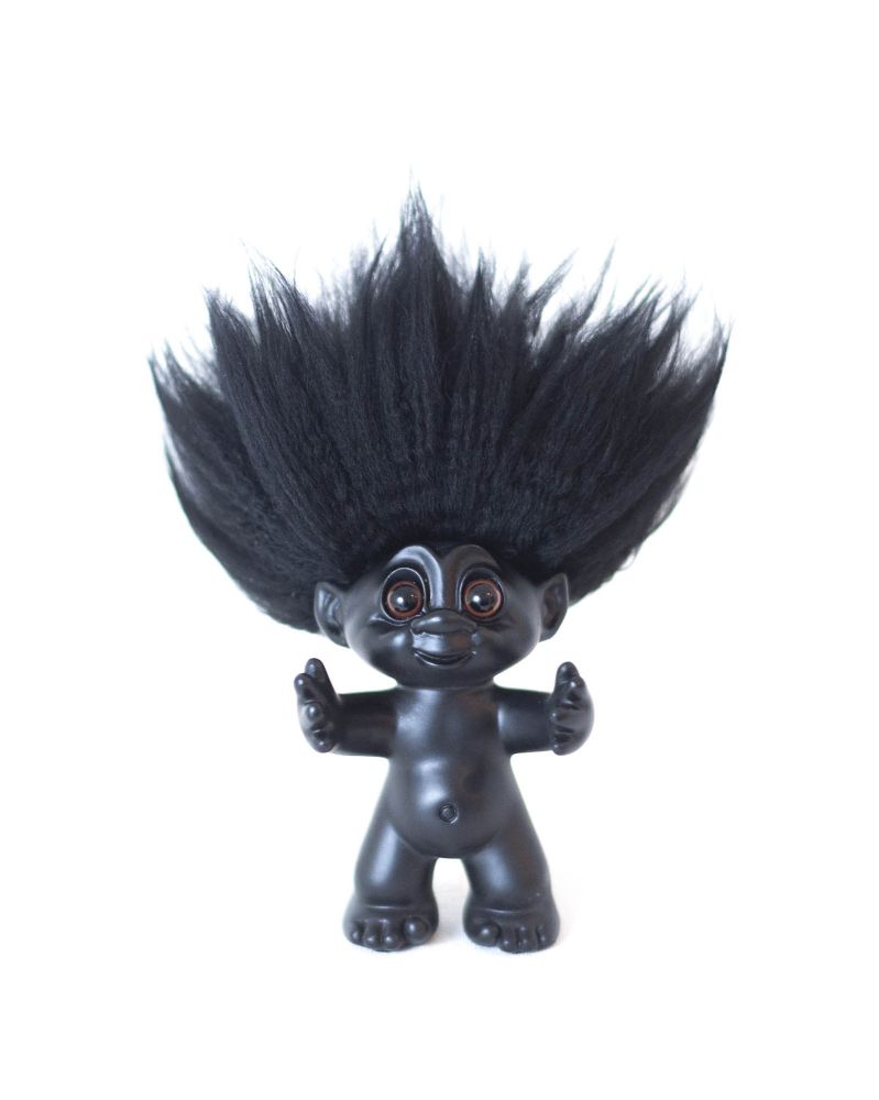 Good Luck Troll, matte black, 9 cm, par Thomas Dam, Spring Copenhagen